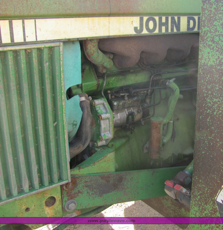 image for item 3498 1985 John Deere W-2 tractor