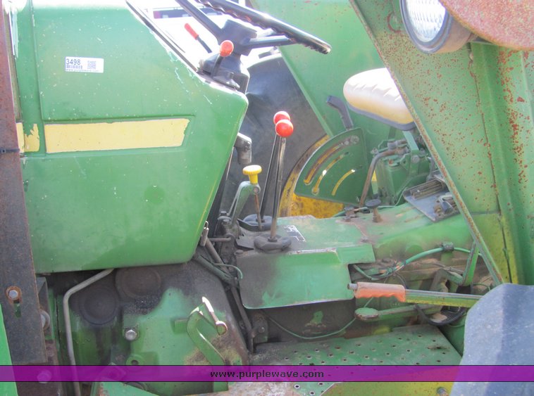 image for item 3498 1985 John Deere W-2 tractor