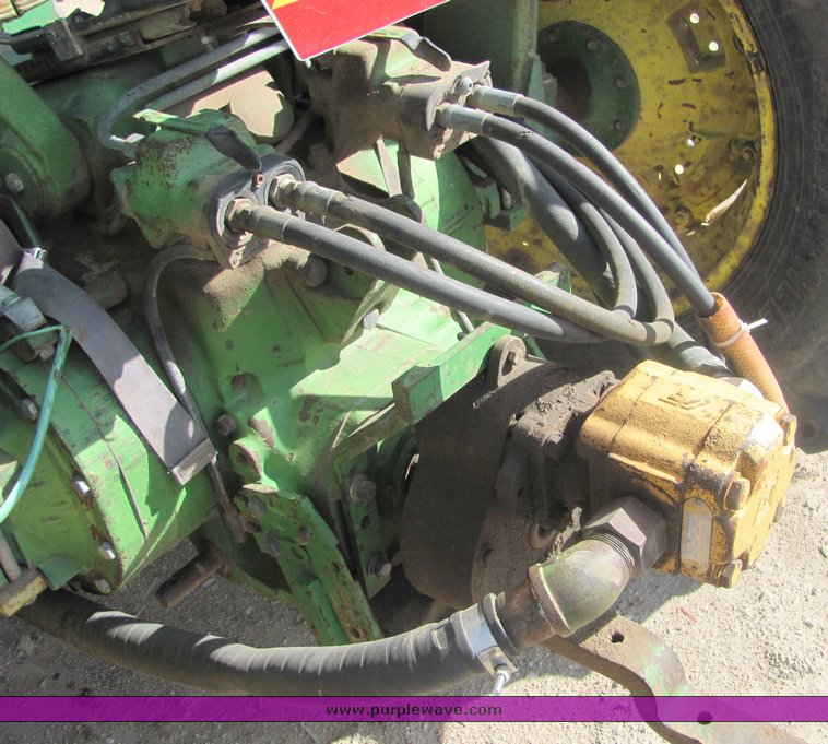 image for item 3498 1985 John Deere W-2 tractor