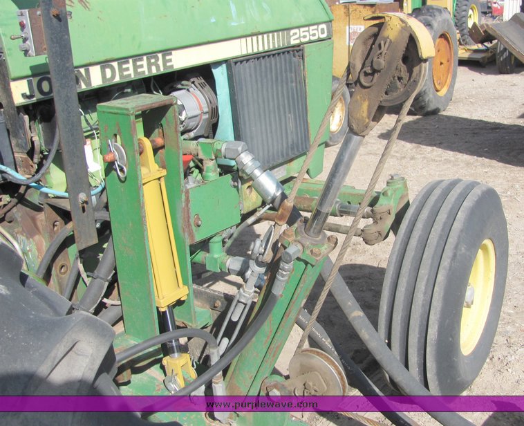 image for item 3498 1985 John Deere W-2 tractor