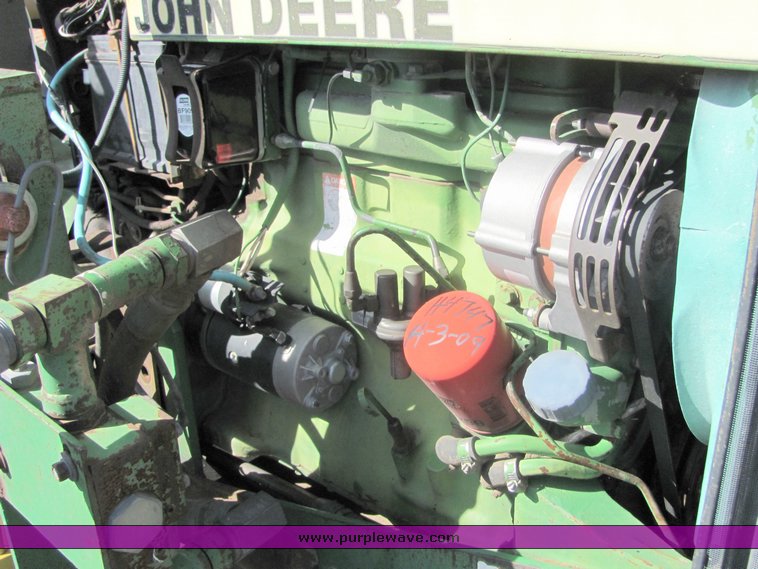 image for item 3498 1985 John Deere W-2 tractor