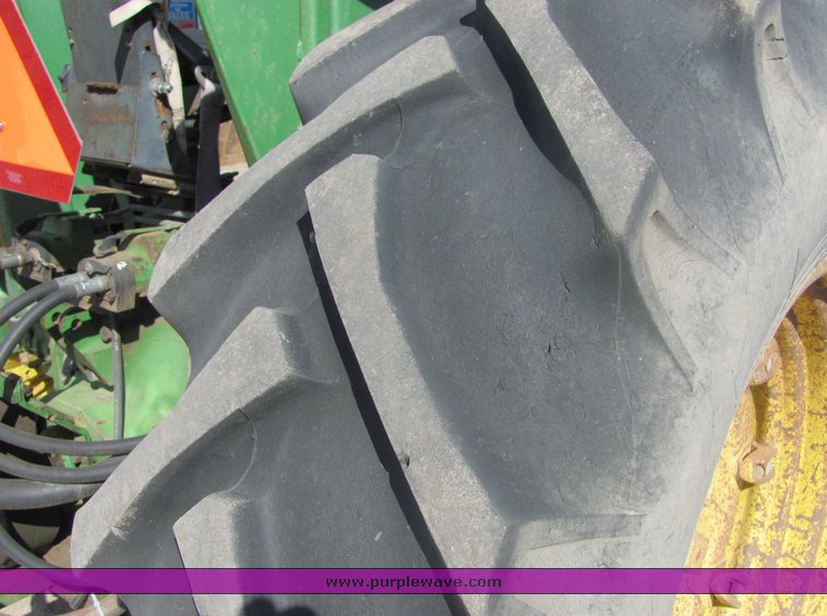 image for item 3498 1985 John Deere W-2 tractor