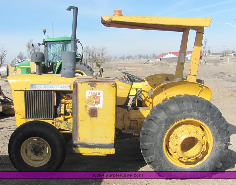 image for item 3499 1976 John Deere W-8 tractor