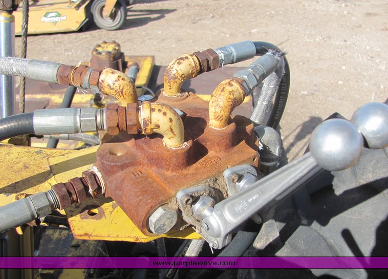 image for item 3499 1976 John Deere W-8 tractor