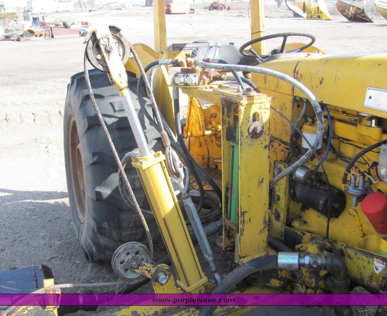 image for item 3499 1976 John Deere W-8 tractor