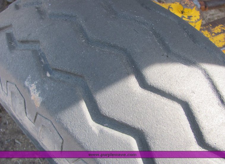 image for item 3499 1976 John Deere W-8 tractor