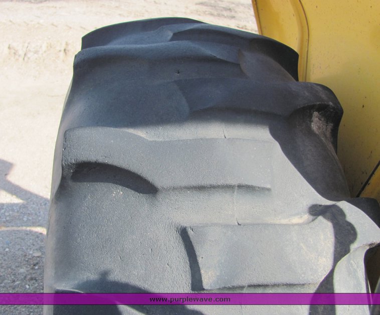 image for item 3499 1976 John Deere W-8 tractor