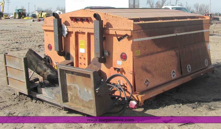 image for item 3500 1994 Patchman 4000 hot patch bed