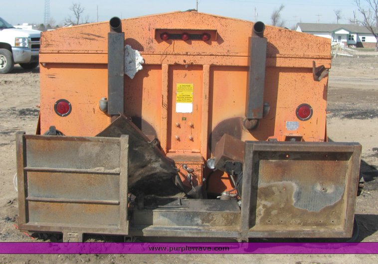 image for item 3500 1994 Patchman 4000 hot patch bed