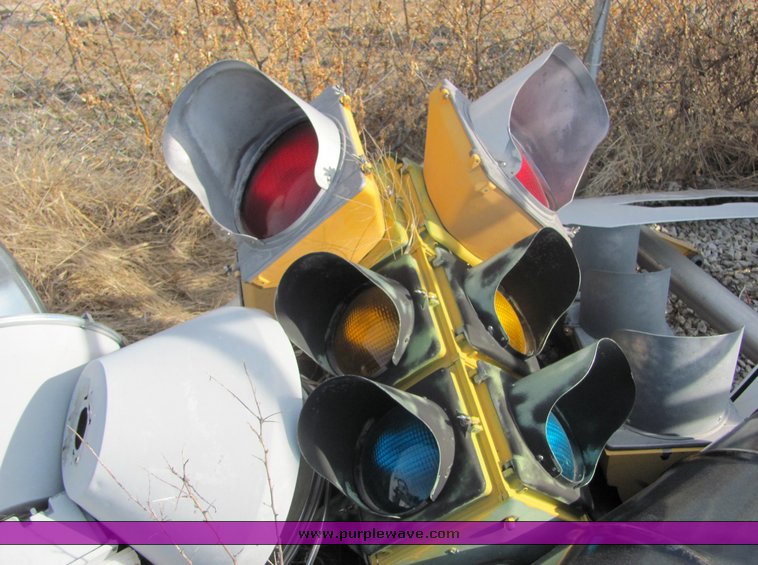 image for item 3504 Assorted signal lights