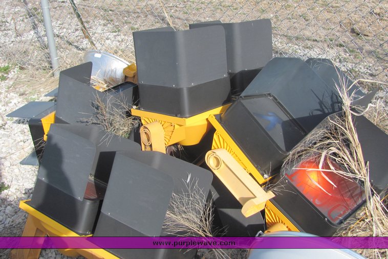 image for item 3504 Assorted signal lights