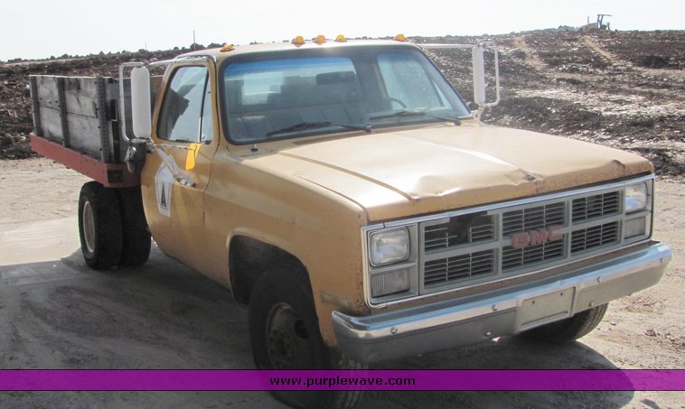 image for item 3506 1984 GMC C3500 pickup