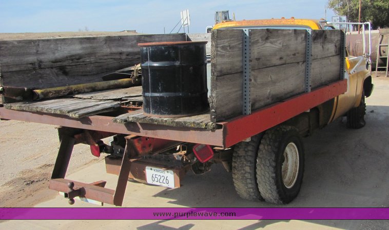 image for item 3506 1984 GMC C3500 pickup