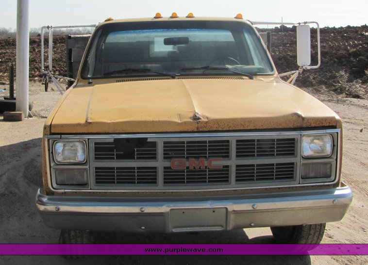 image for item 3506 1984 GMC C3500 pickup