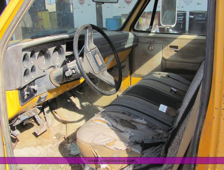 image for item 3506 1984 GMC C3500 pickup