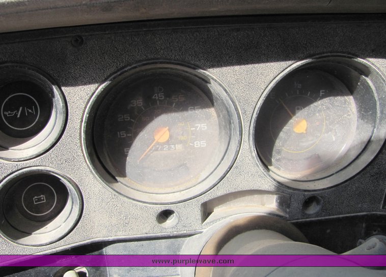 image for item 3506 1984 GMC C3500 pickup