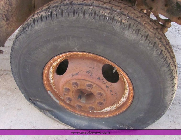 image for item 3506 1984 GMC C3500 pickup