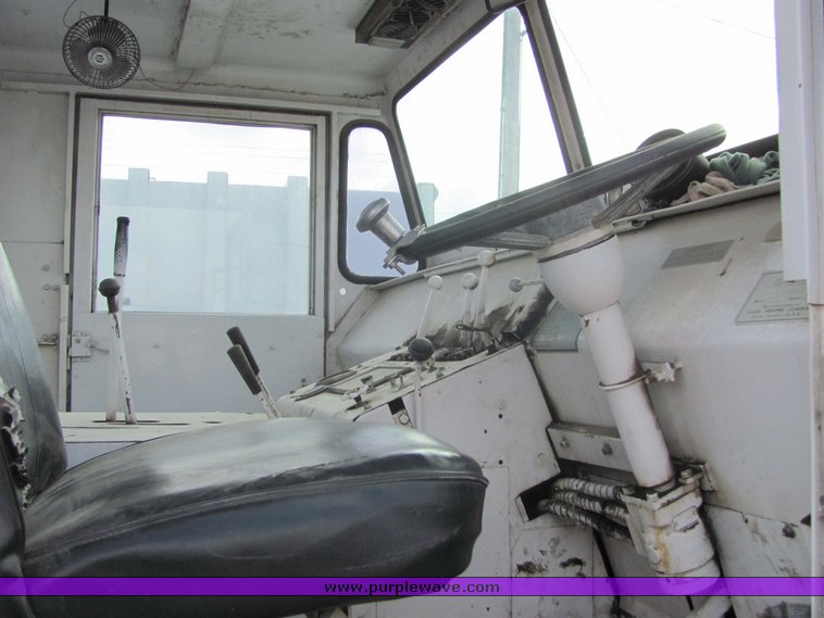 image for item 5076 1980 Elgin Pelican Street sweeper