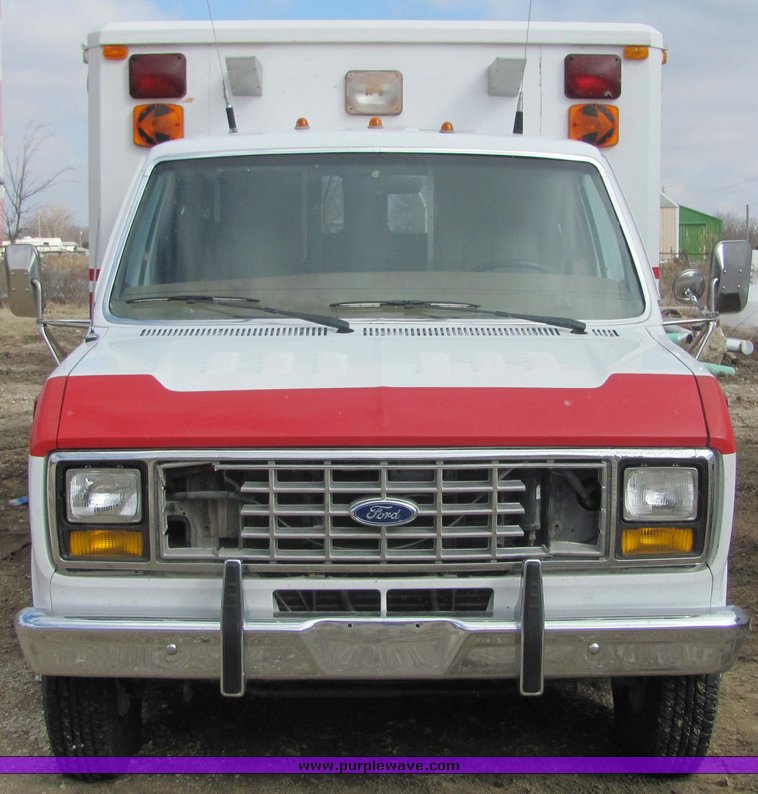 image for item 5077 1987 Ford E-350 Econoline ambulance
