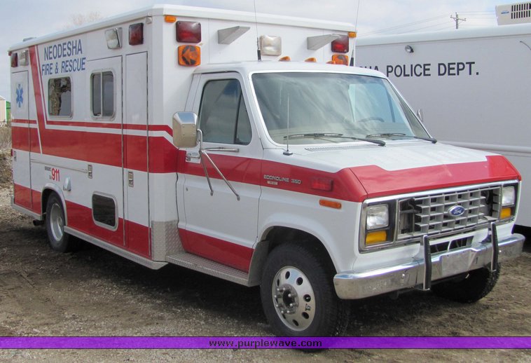 image for item 5077 1987 Ford E-350 Econoline ambulance