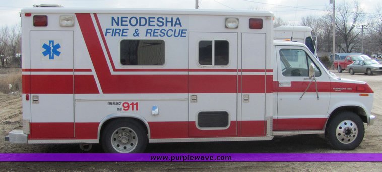 image for item 5077 1987 Ford E-350 Econoline ambulance