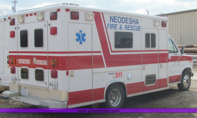 image for item 5077 1987 Ford E-350 Econoline ambulance