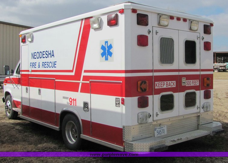 image for item 5077 1987 Ford E-350 Econoline ambulance