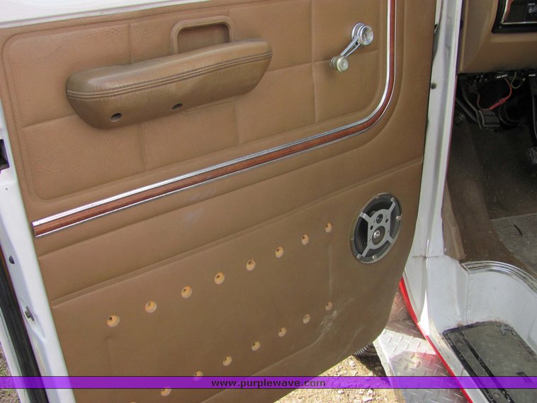 image for item 5077 1987 Ford E-350 Econoline ambulance