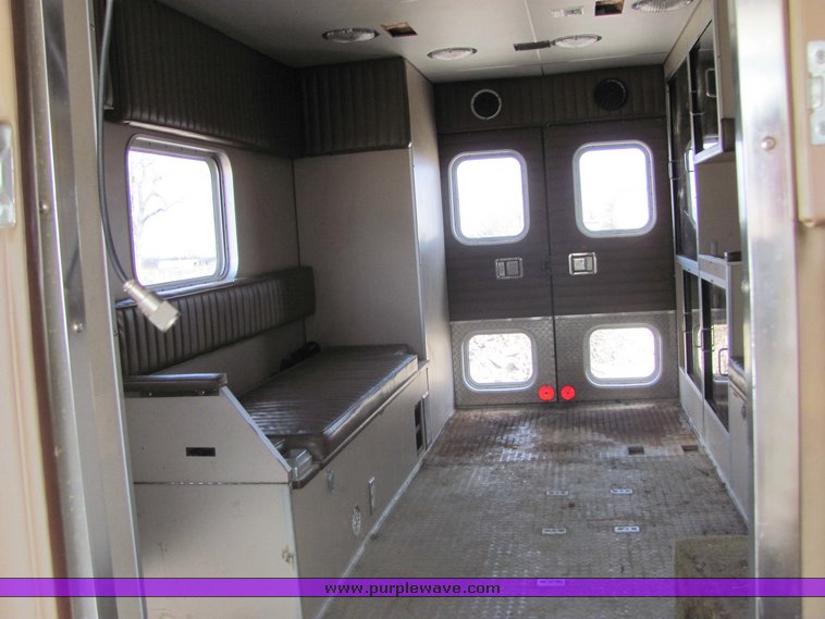 image for item 5077 1987 Ford E-350 Econoline ambulance