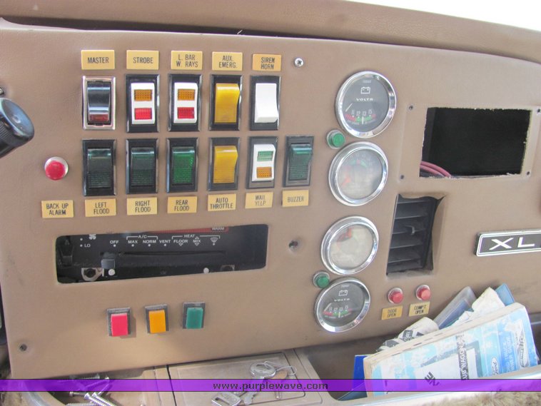 image for item 5077 1987 Ford E-350 Econoline ambulance