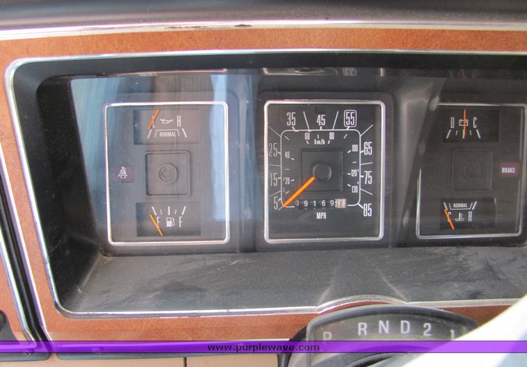 image for item 5077 1987 Ford E-350 Econoline ambulance