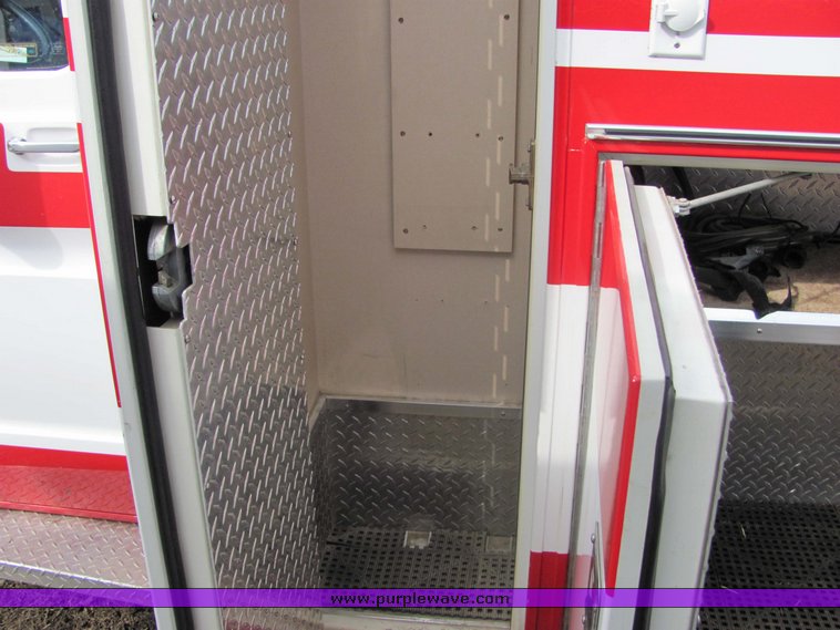 image for item 5077 1987 Ford E-350 Econoline ambulance