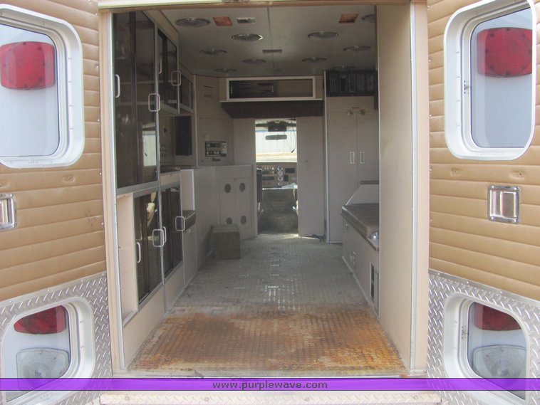image for item 5077 1987 Ford E-350 Econoline ambulance