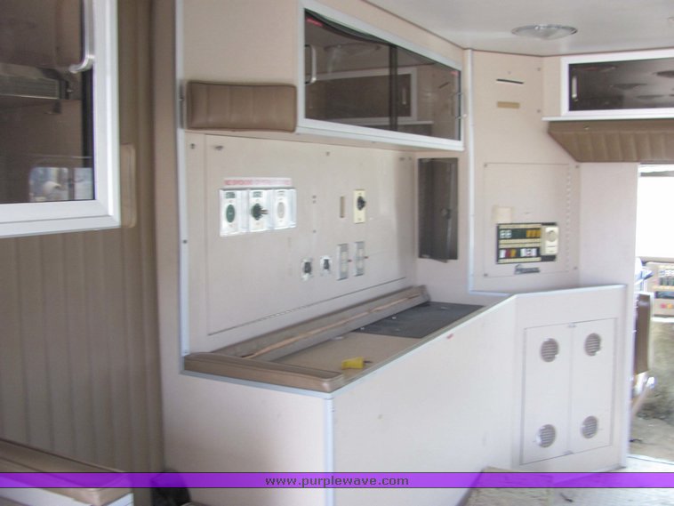 image for item 5077 1987 Ford E-350 Econoline ambulance