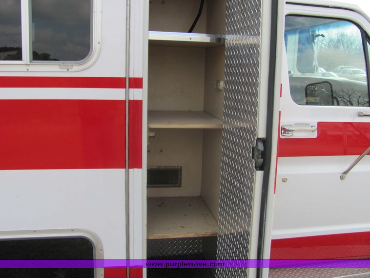image for item 5077 1987 Ford E-350 Econoline ambulance