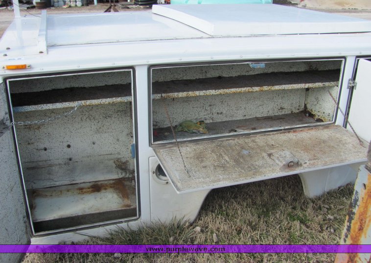 image for item 5078 Fiberglass service bed