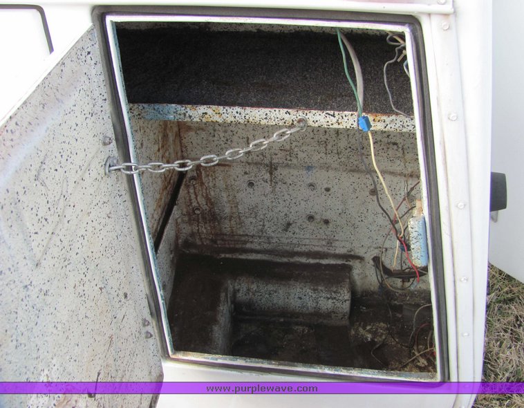 image for item 5078 Fiberglass service bed