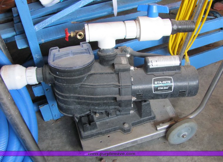 image for item 5080 Assorted pool supplies