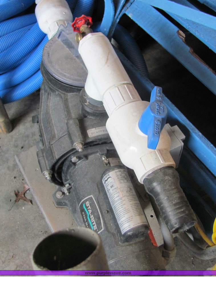 image for item 5080 Assorted pool supplies