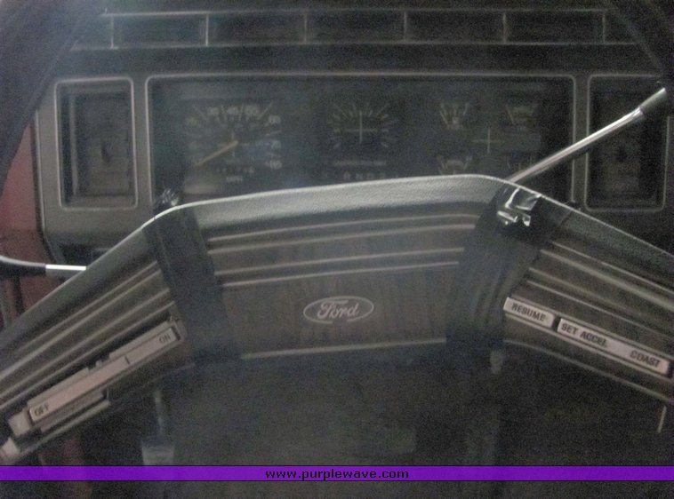 image for item 5122 1984 Ford Bronco