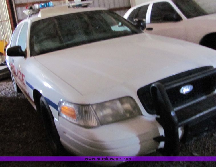 image for item 5123 2001 Ford Crown Victoria Police Interceptor