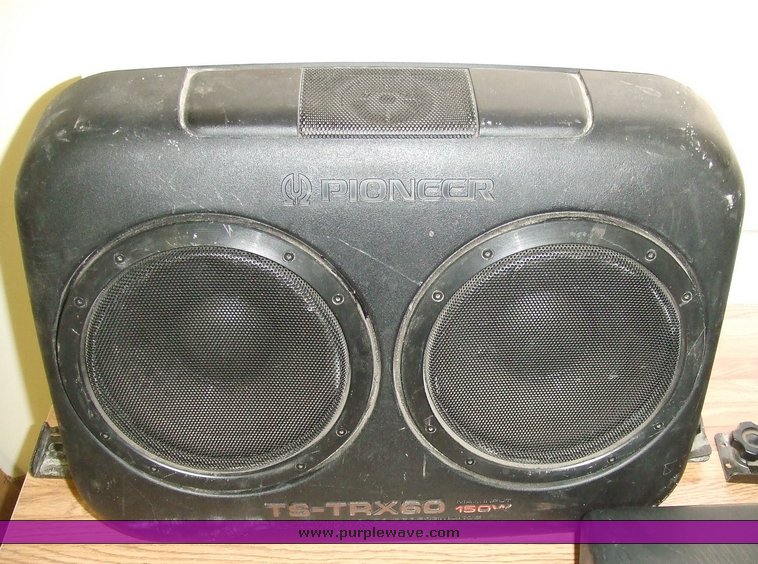 image for item 6556 Assorted speakers