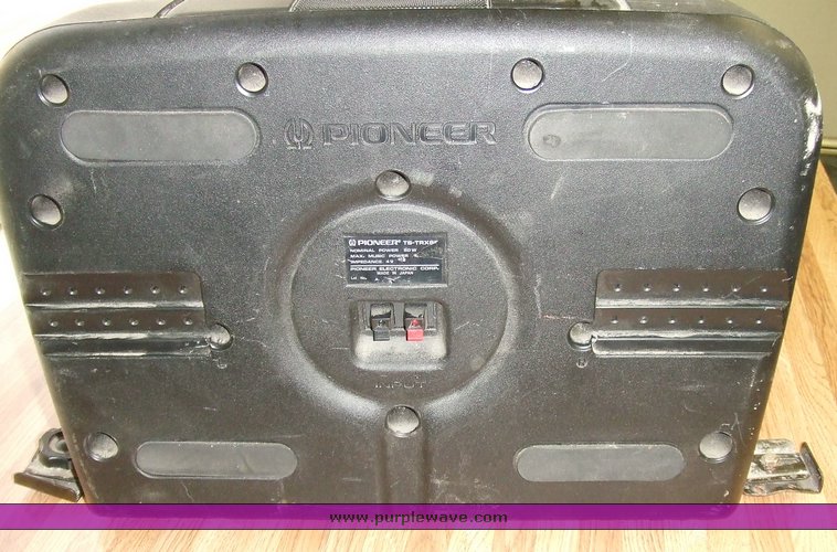 image for item 6556 Assorted speakers