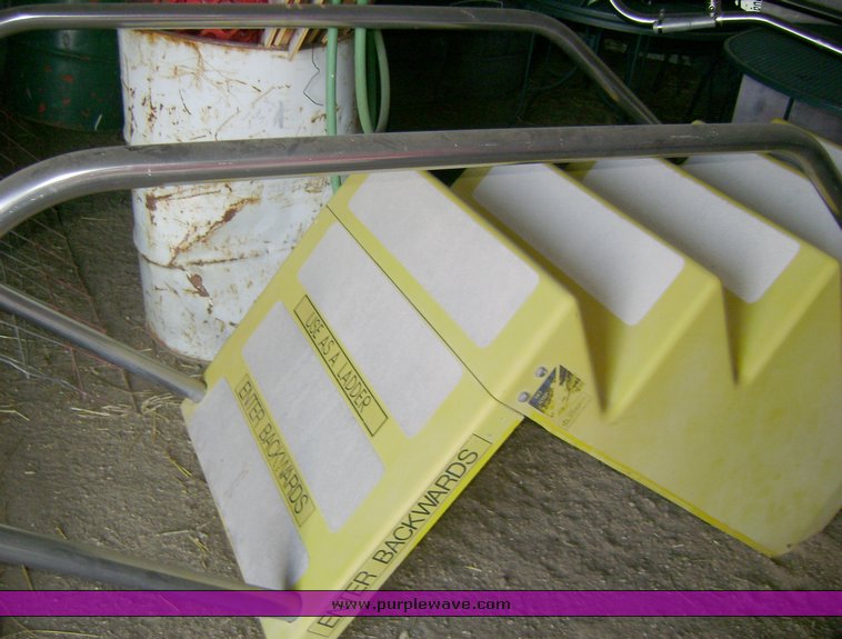 image for item 7032 Assorted swimming pool equipment