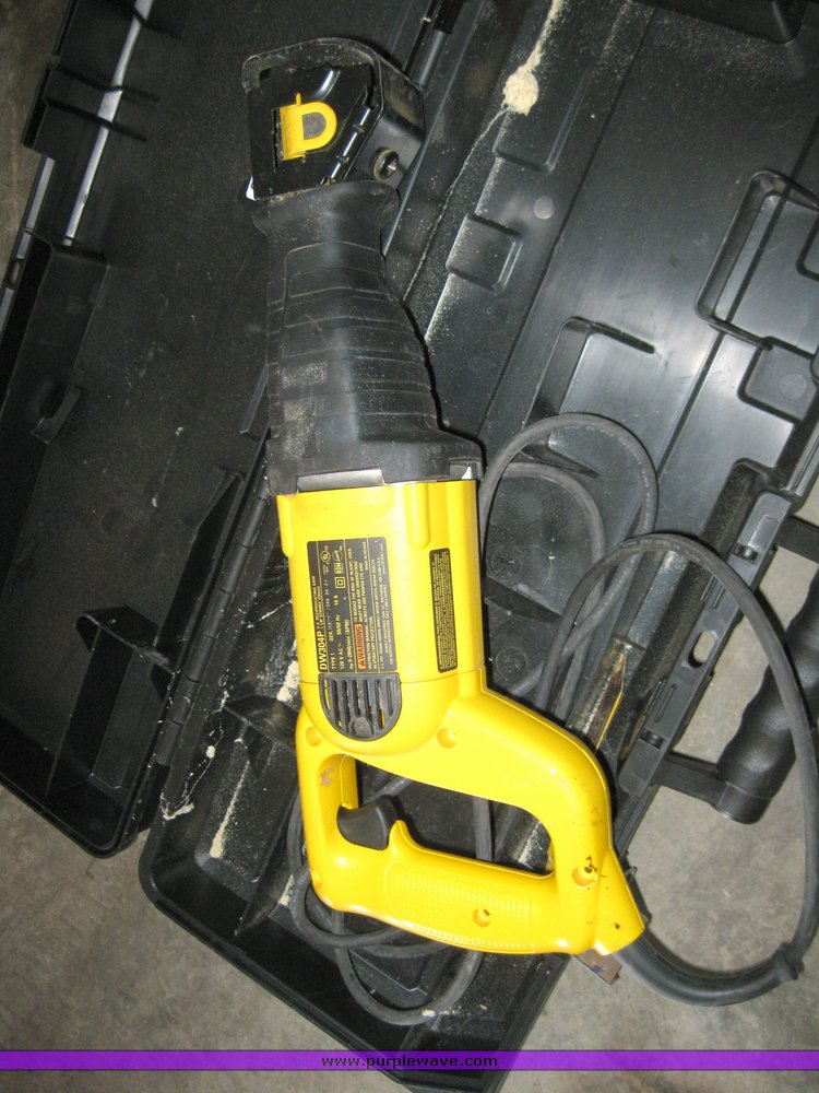image for item 8952 DeWalt reciprocating saw with case