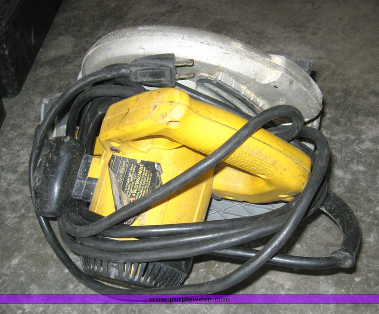 image for item 8953 DeWalt 7-1/4" circular saw with carrying case