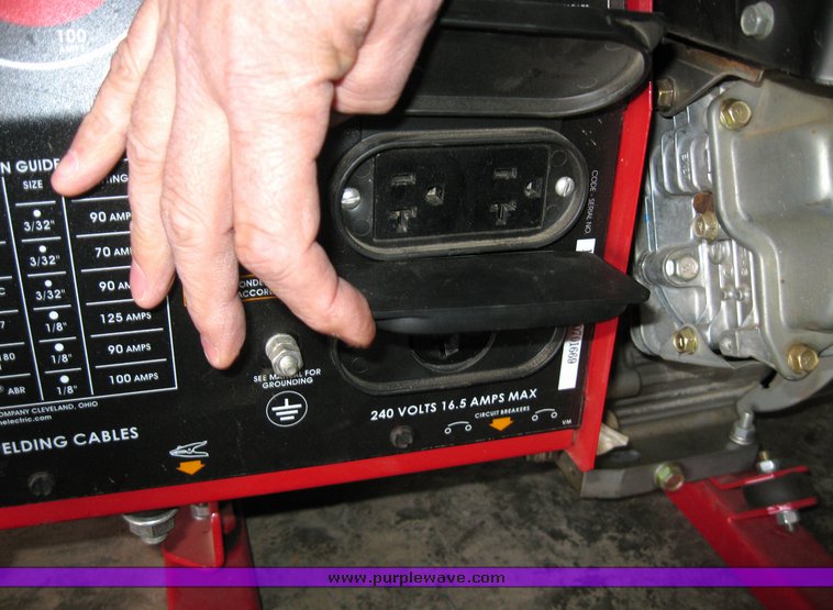 image for item 8961 Lincoln Electric 9hp generator