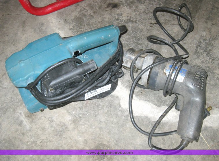 image for item 8962 Makita 3x18" belt sander