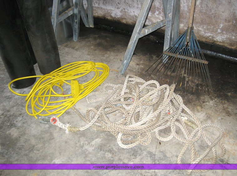 image for item 8966 Assorted tools