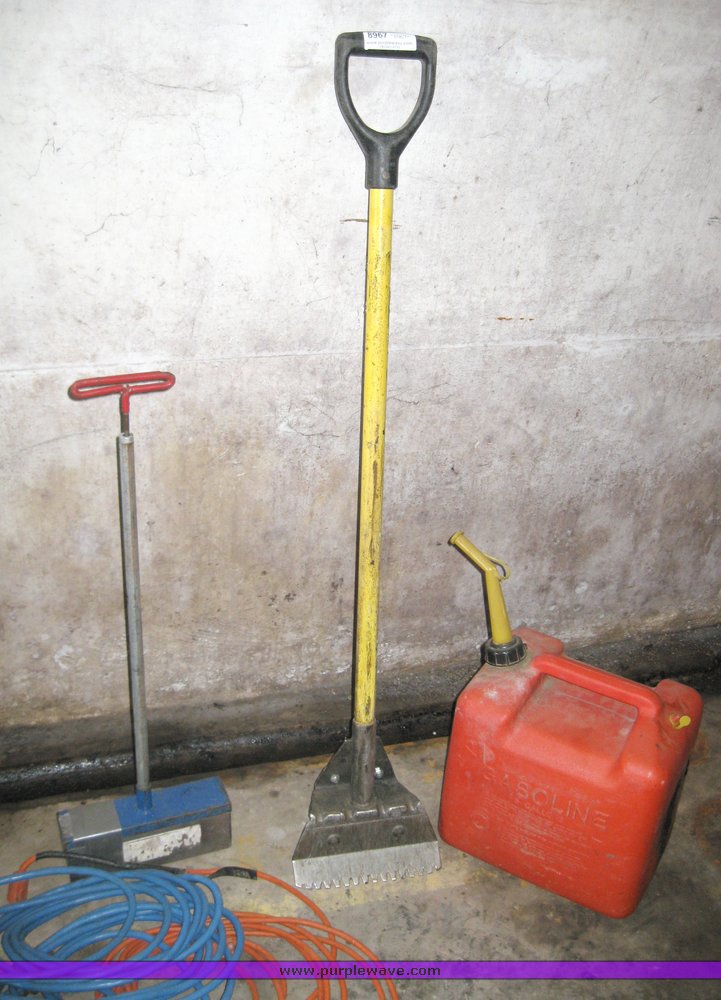 image for item 8967 Assorted tools and materials